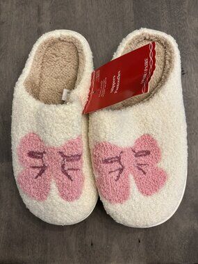 Women's Slippers with Pink bows Size 5 NEW